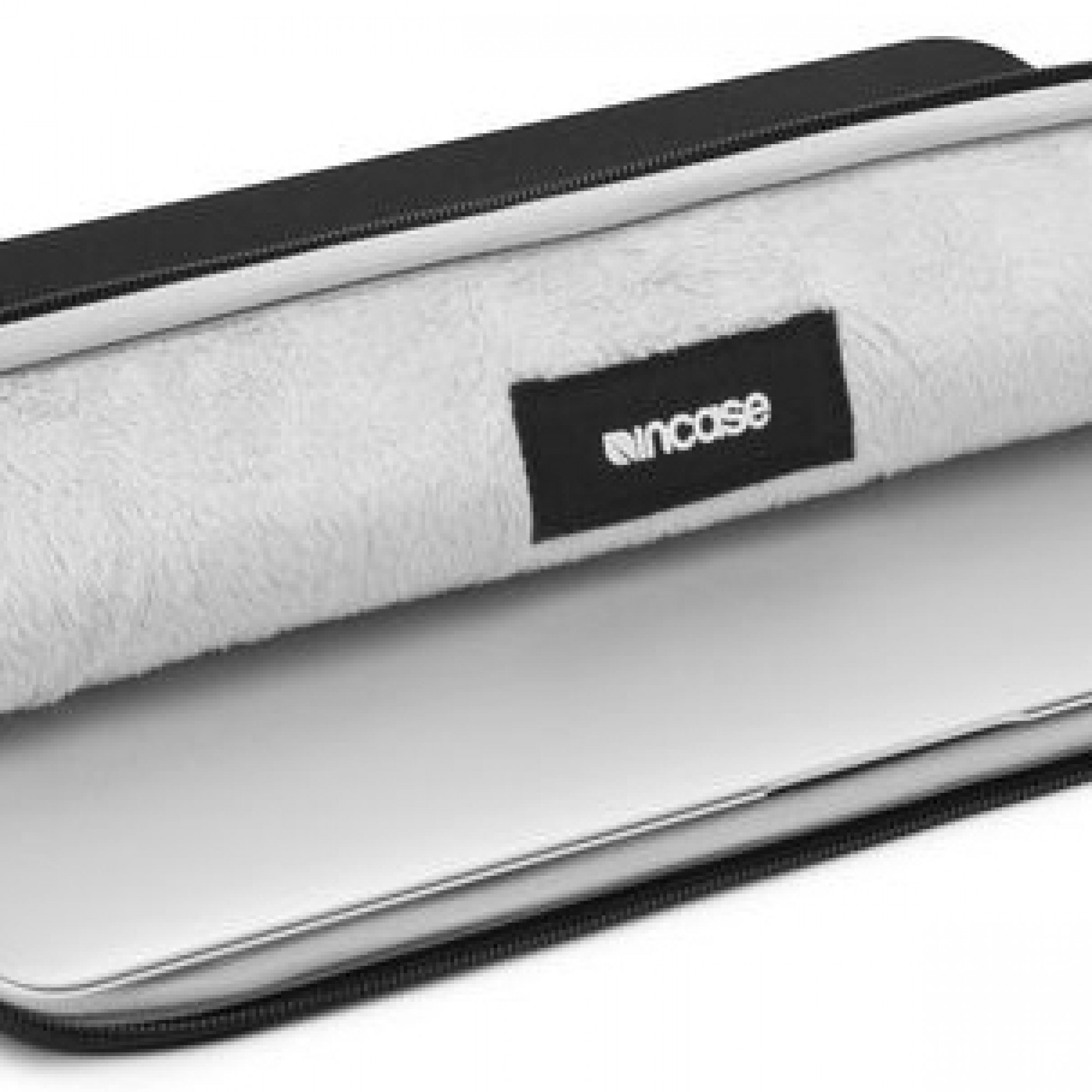 Папка Incase Neoprene Classic Sleeve for MB 13” Black