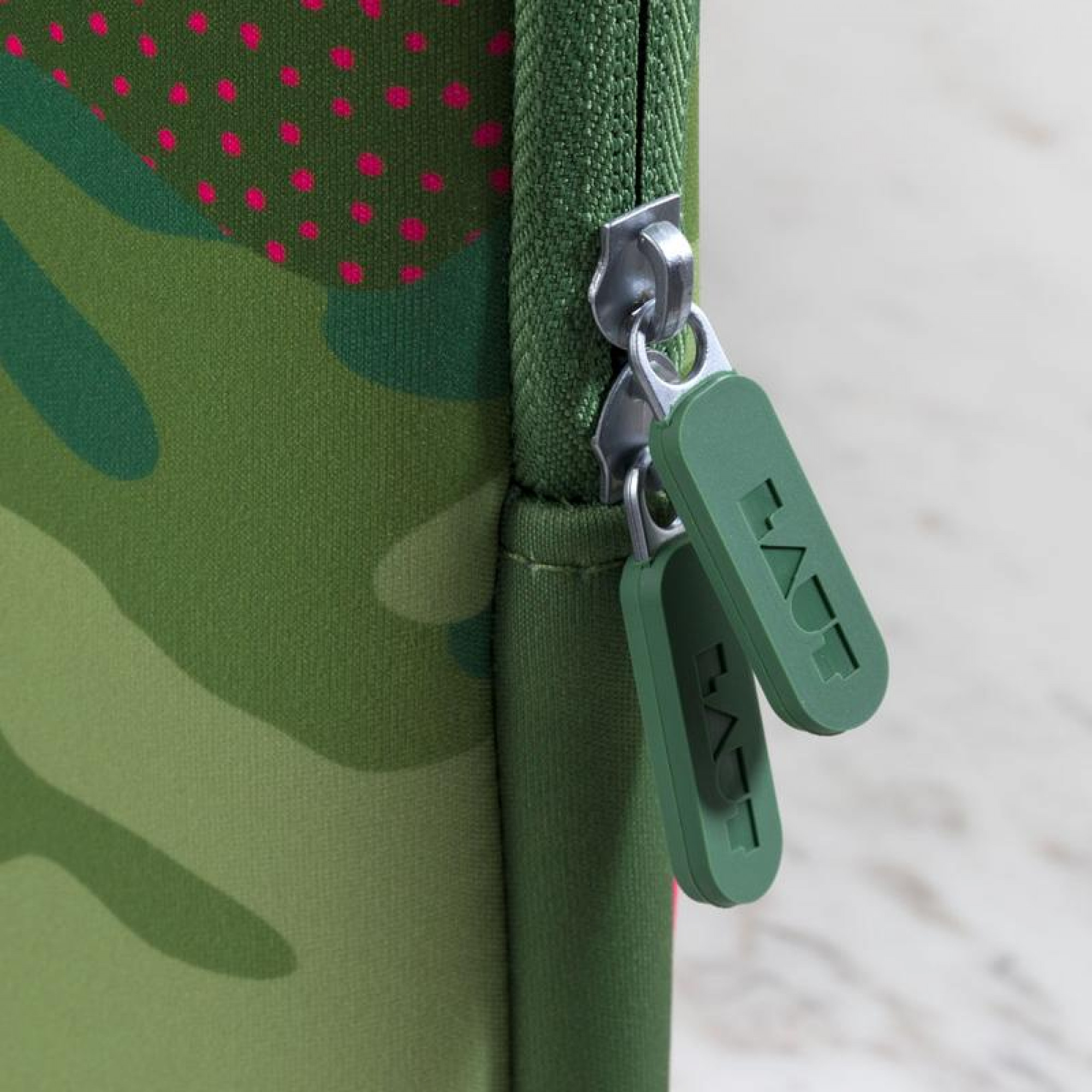 Чохол для ноутбука LAUT Pop Camo для MacBook 13 Tropical (LAUT_MB13_PC_T)