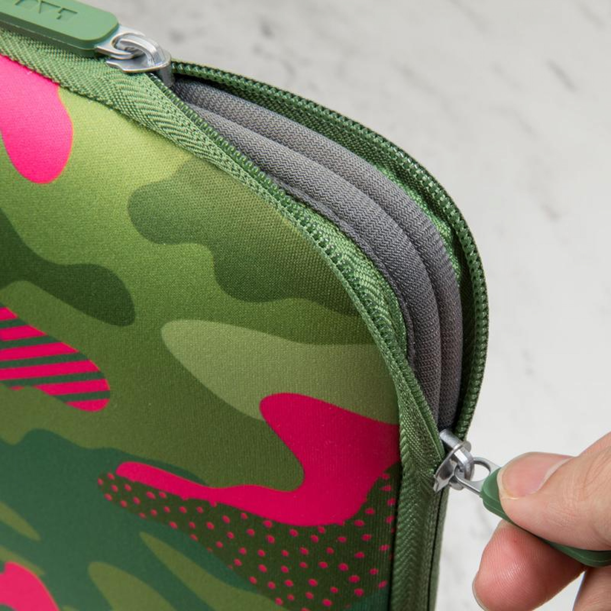 Чохол для ноутбука LAUT Pop Camo для MacBook 13 Tropical (LAUT_MB13_PC_T)