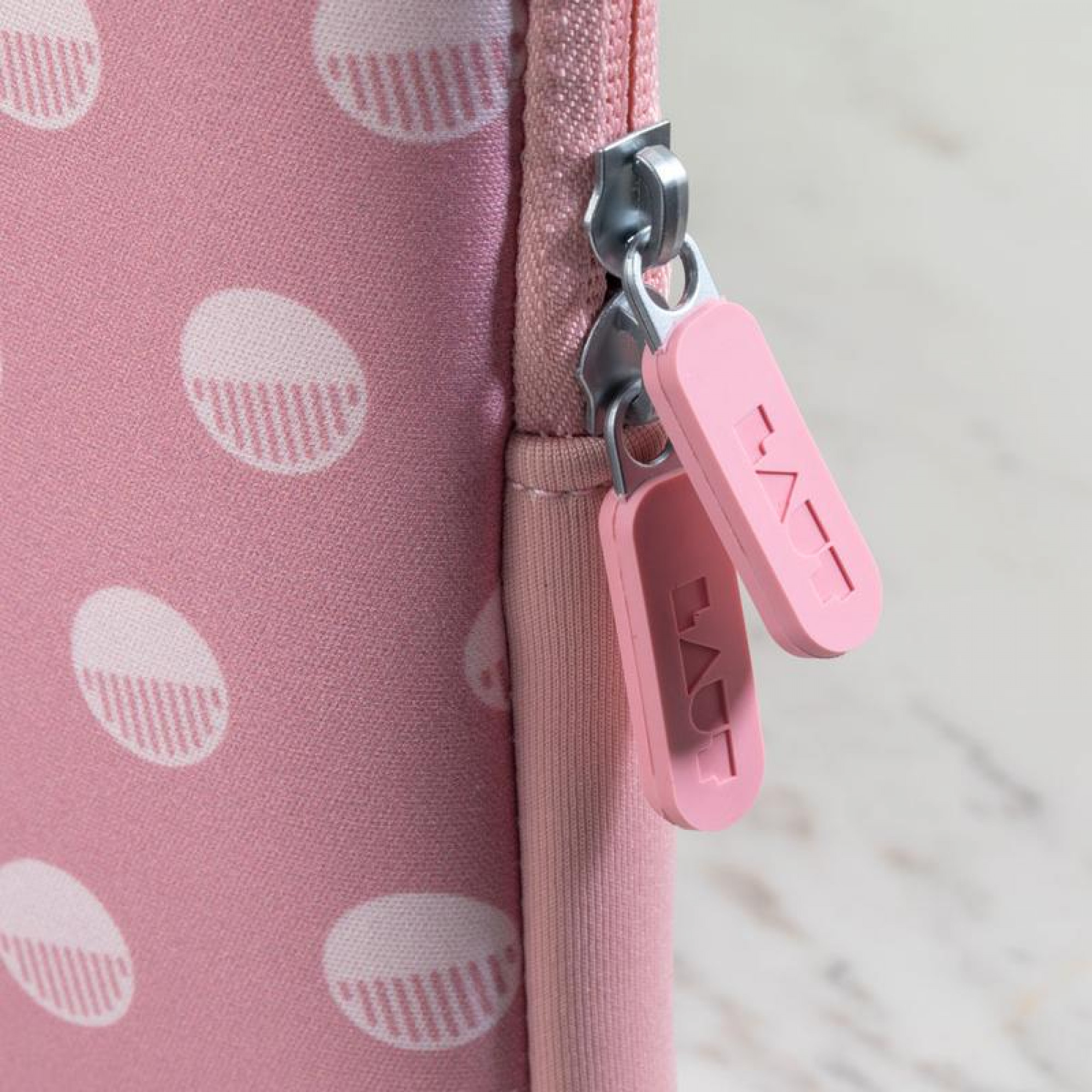 Чохол для ноутбука LAUT Pop для MacBook 13 Polka Pink (LAUT_MB13_POP_PK)