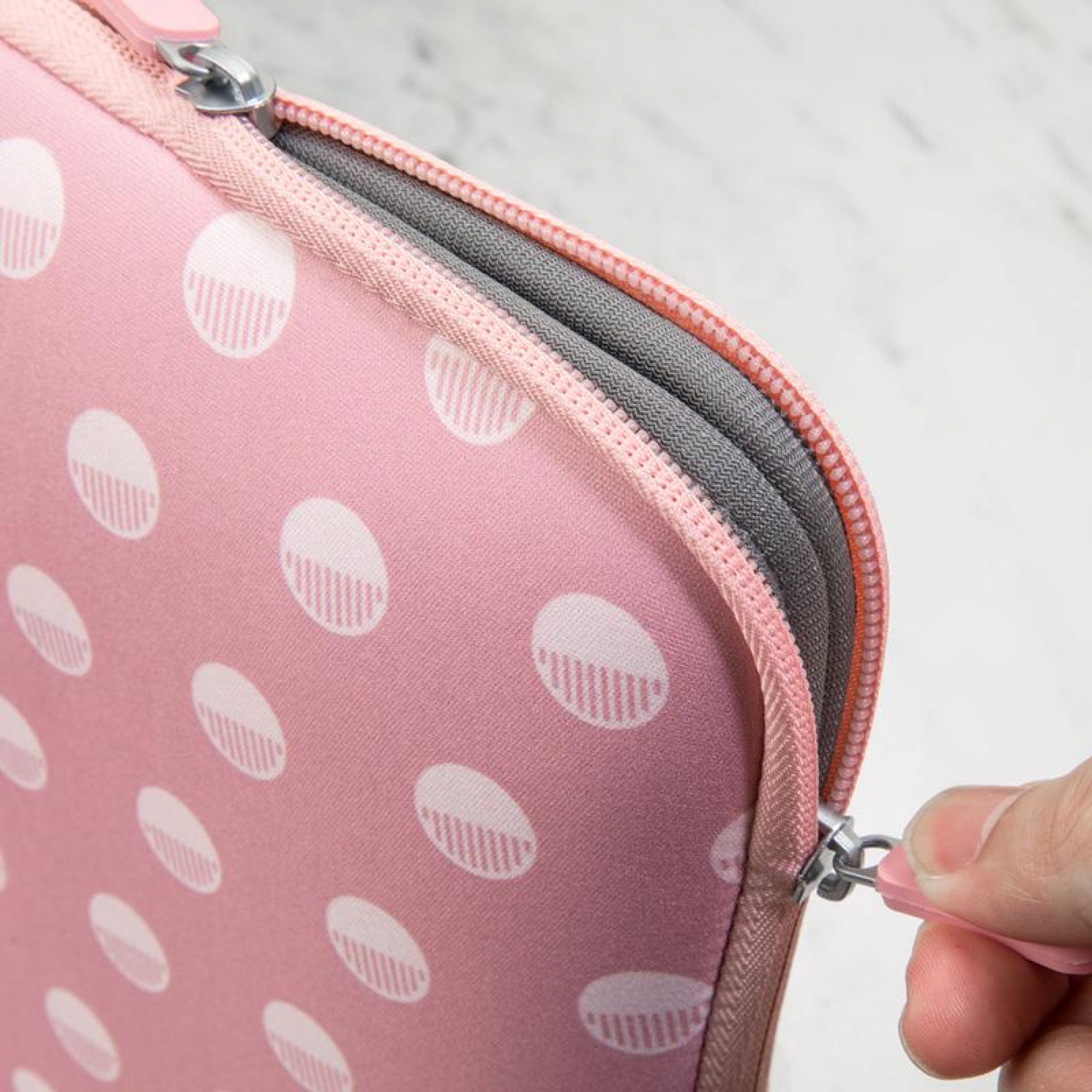 Чохол для ноутбука LAUT Pop для MacBook 13 Polka Pink (LAUT_MB13_POP_PK)