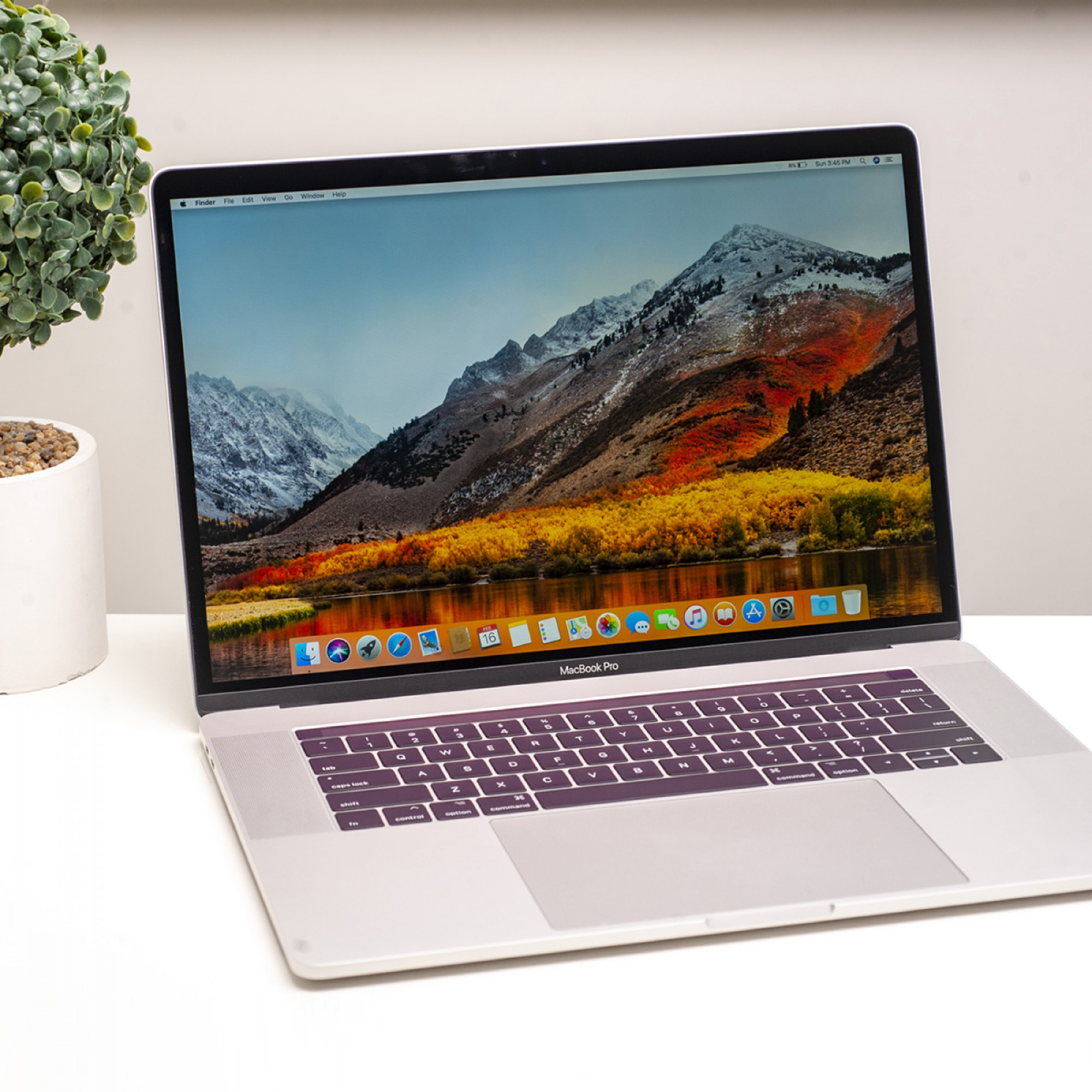 Apple MacBook Pro 15 Silver 2018 (MR962) б/у