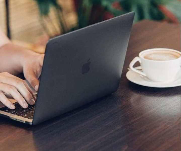 Чохол Moshi Ultra Slim Case iGlaze Stealth Clear for MacBook Pro 13 Retina