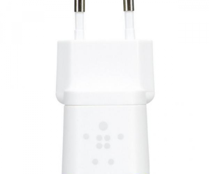 Сетевое зарядное устройство Belkin USB HomeCharger (USB 1A) UNI 5V White (F8J013vfWHT)