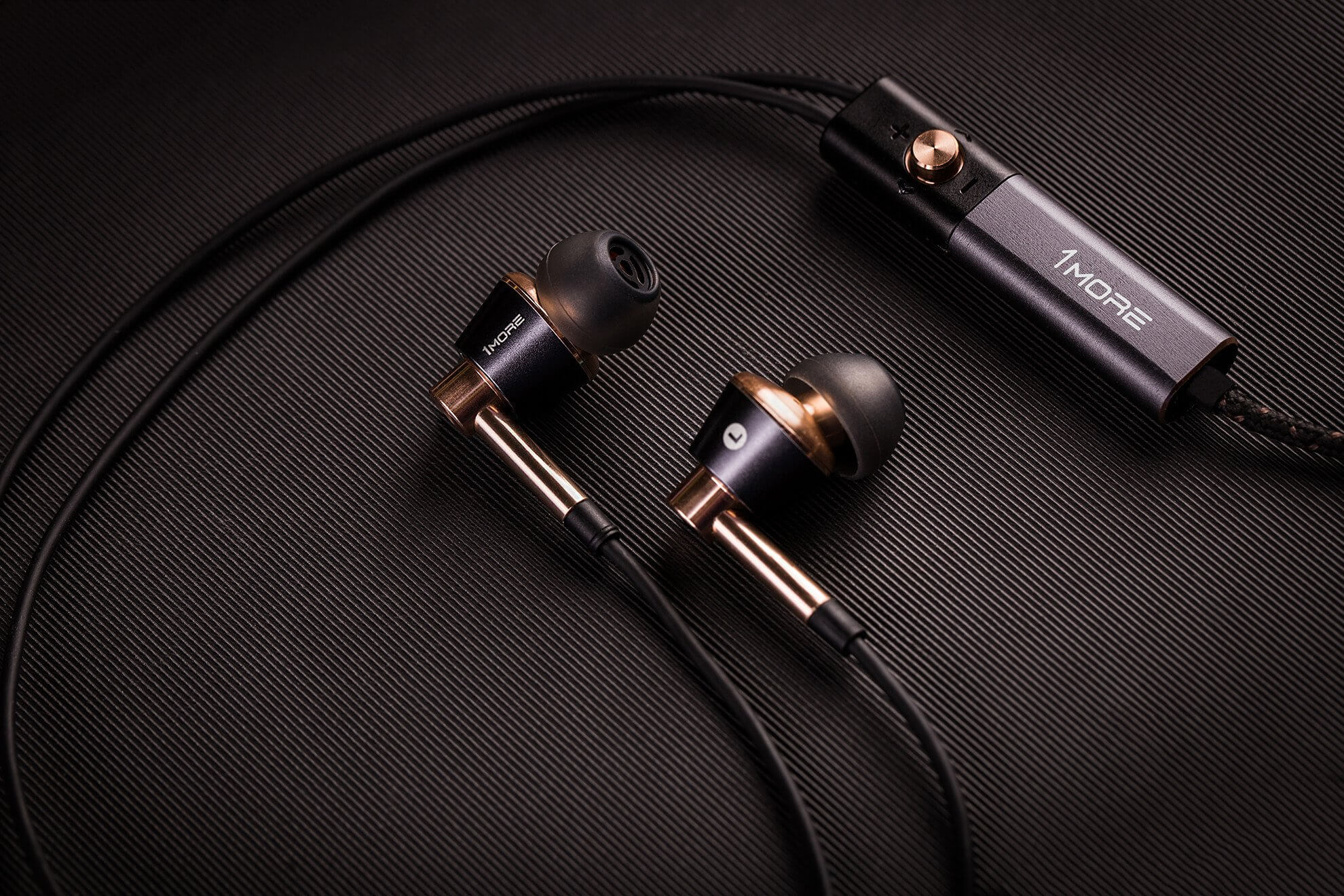 Наушники 1MORE Triple Driver In-Ear Headphones E1001