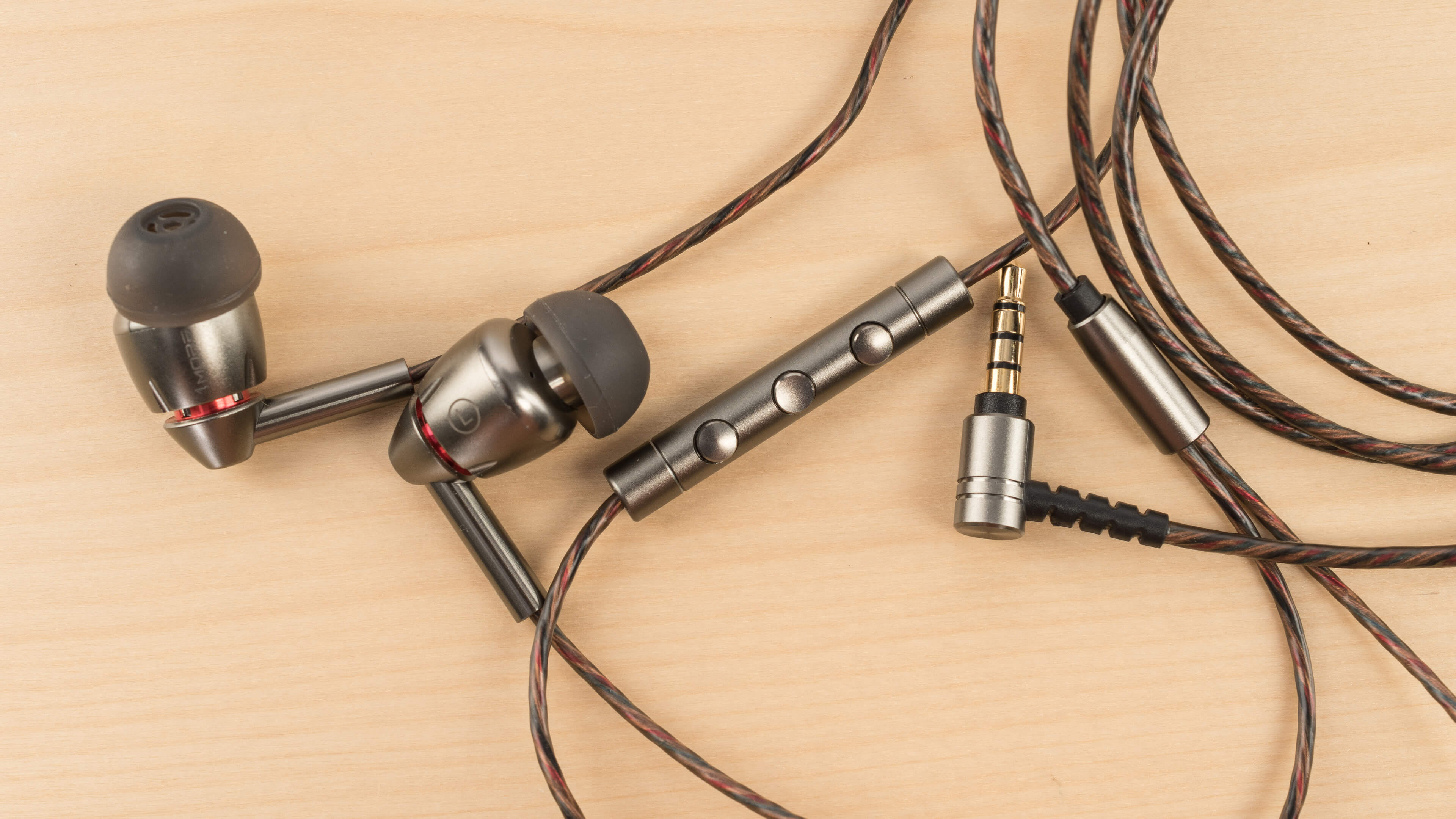 Наушники 1MORE Quad Driver In-Ear Headphones E1010