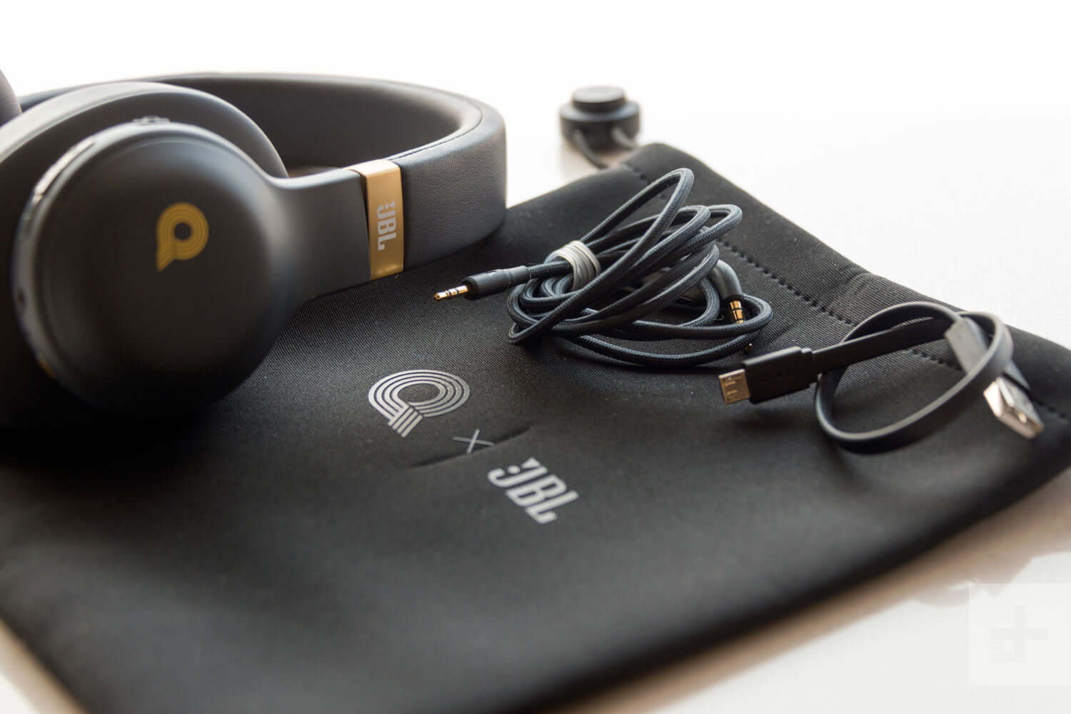 Наушники JBL E55BT
