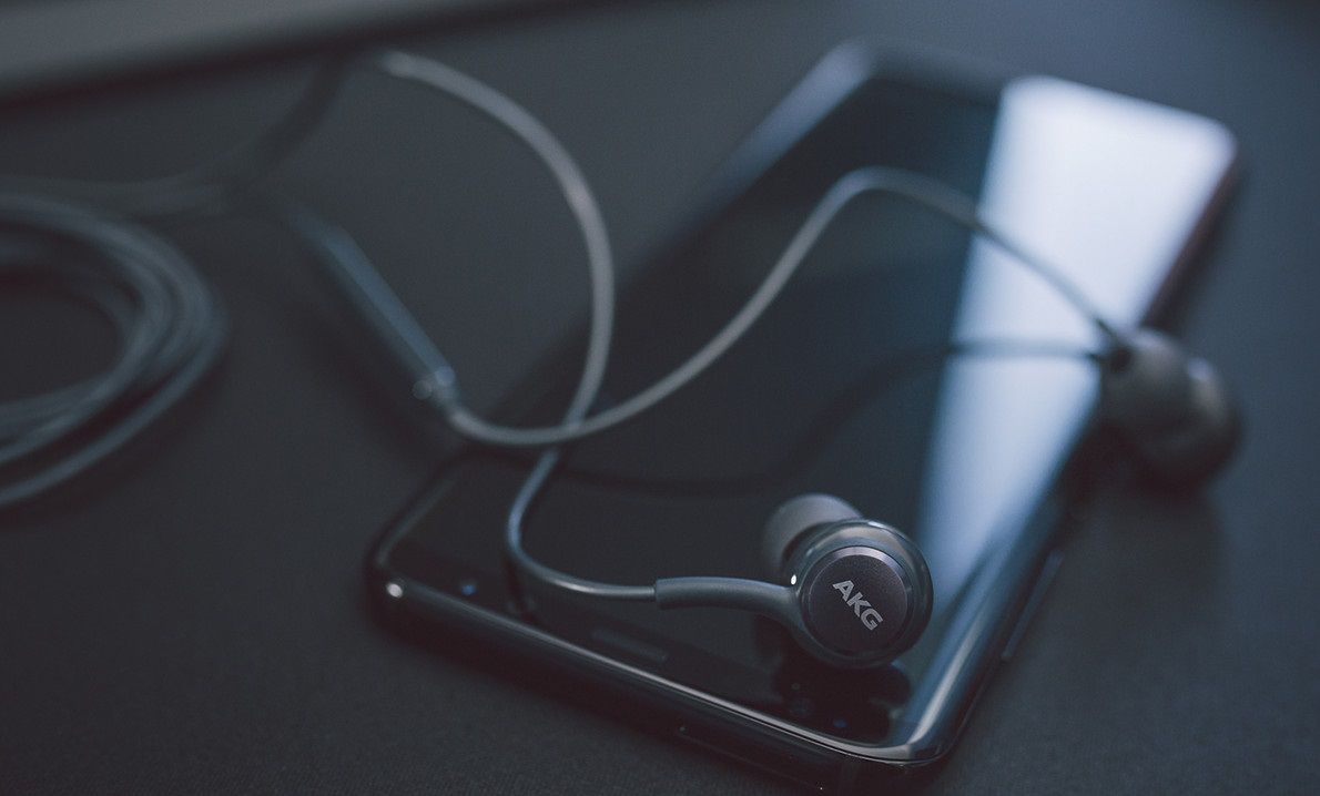 Samsung Earphones Tuned by AKG