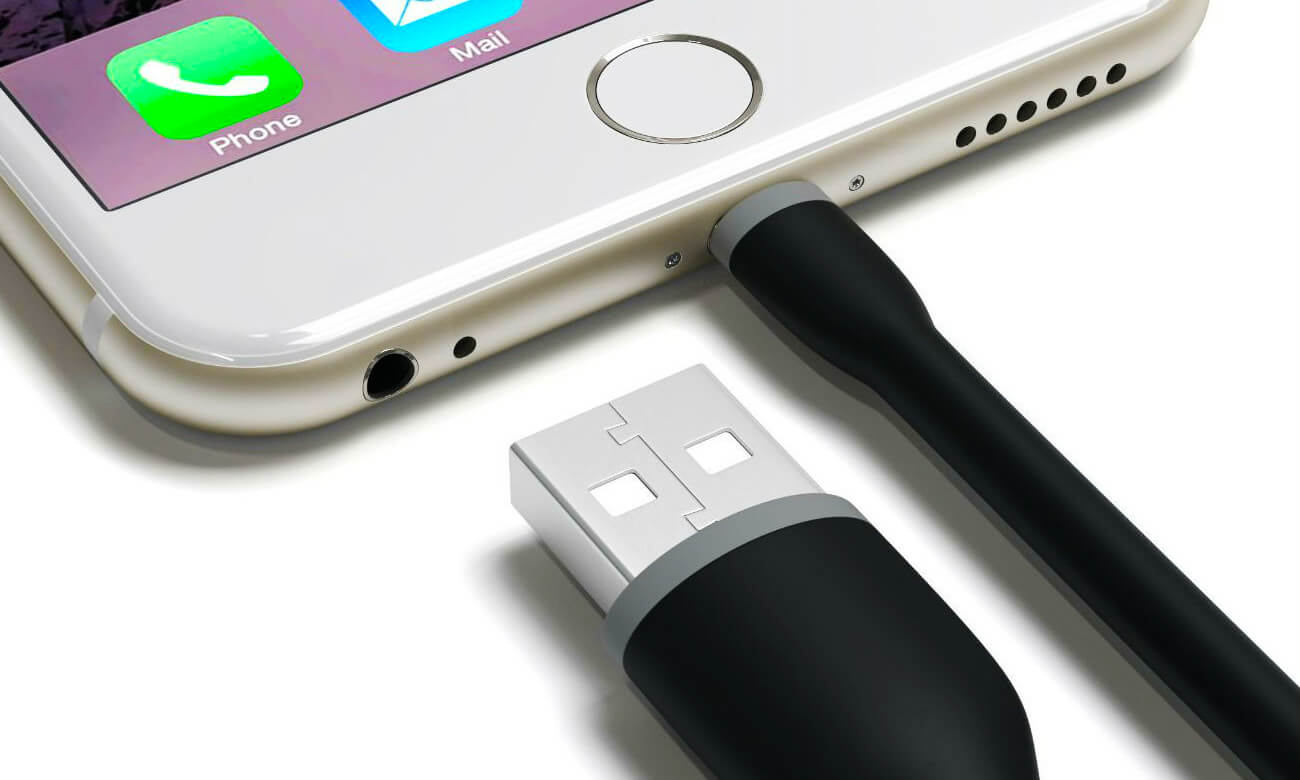 Satechi Flexible Charging Lightning Cable 6 (0.15 m) в iPhone