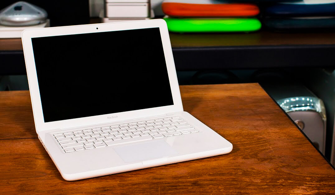 Пластиковый Unibody MacBook 7,1 2010 года